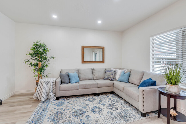 Living Room can entertain a group comfortably - 10441 S Sage Vista Way