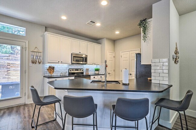 Building Photo - 21100 Santa Ana Cove