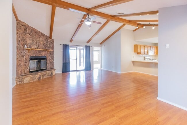 Building Photo - Charming 3 Bedroom 2 Bathroom - Spacious & Fenced Backyard