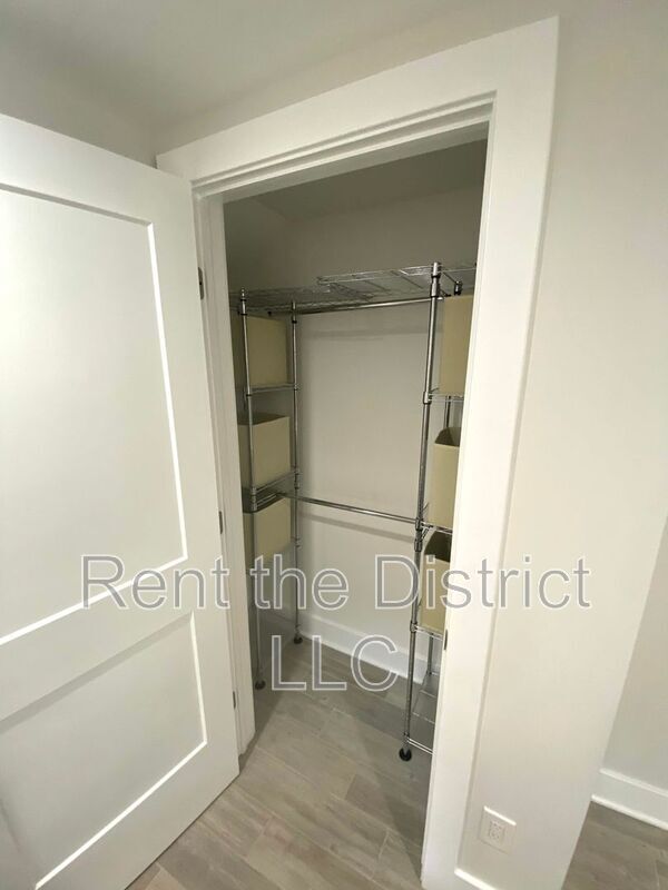 Building Photo - 1316 Staples St NE