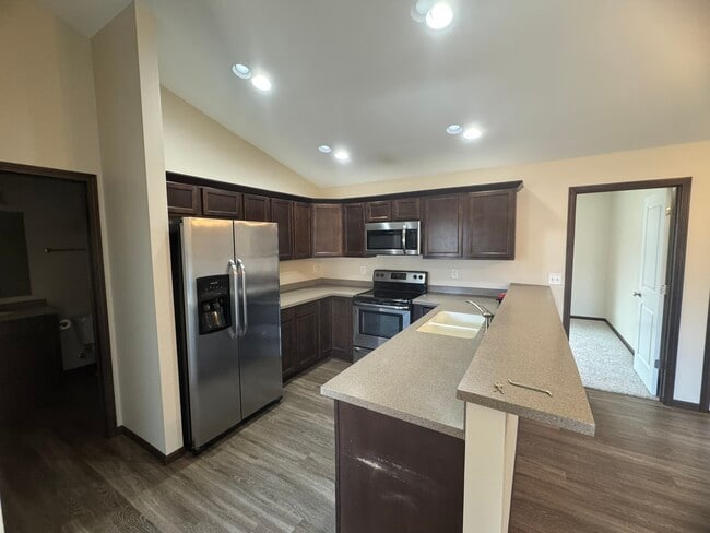 Building Photo - 460 RJ Dr