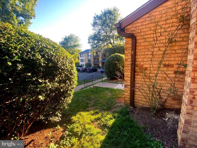 Building Photo - 10218 Bushman Dr