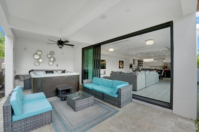 Building Photo - 1238 NE 17th Ave