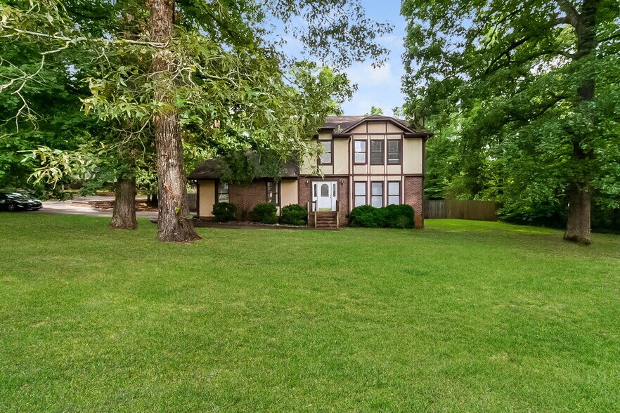 Building Photo - 2015 Lullwater Cir