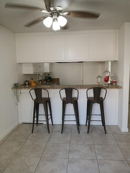 Building Photo - 851 Amigos Way