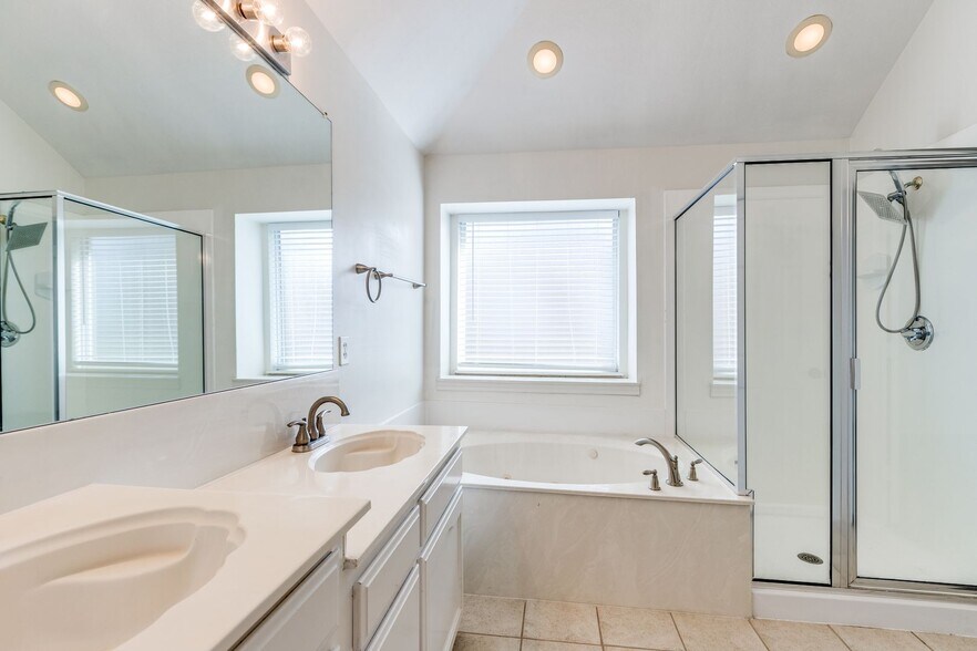 Building Photo - 11913 Wildwood Ln