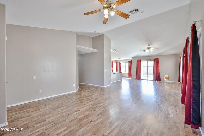 Building Photo - 13337 W Cottonwood St