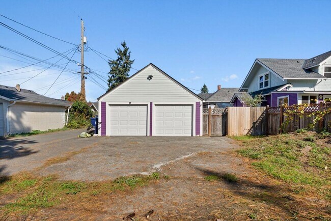 Building Photo - Spacious 3-Bed Tacoma Home w/ Office, A/C,...