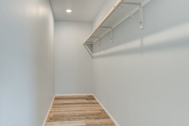 Building Photo - 3/2 in Lincoln 16!