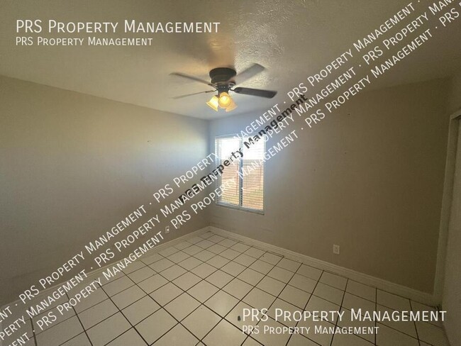 Building Photo - 2544 W Isabella Ave