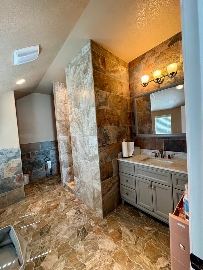 Building Photo - 130 Ridge Dr