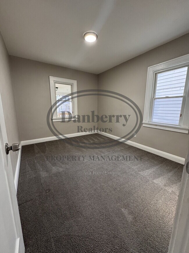 Building Photo - 5930 Acoma Dr