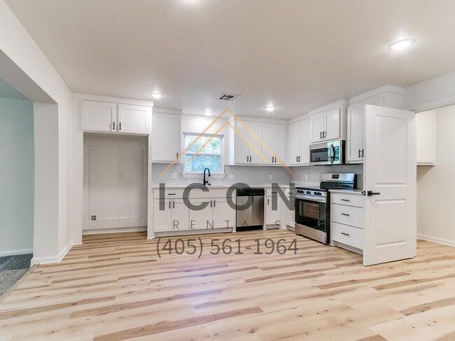 Building Photo - 11747 Silver Maple Dr