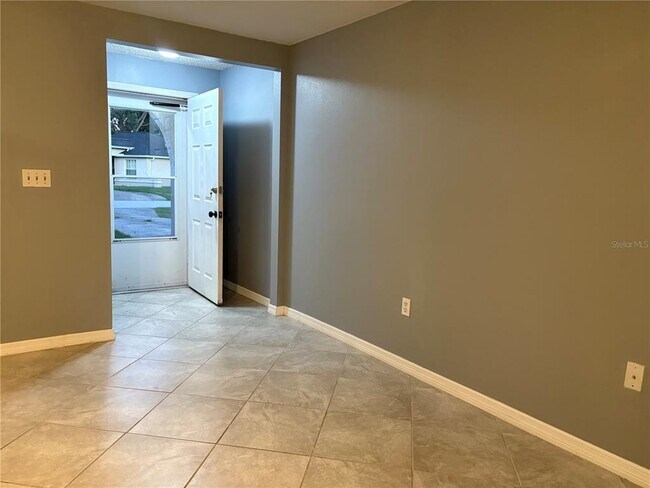 Building Photo - 1529 Larkin Rd