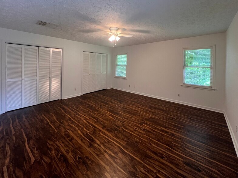 Building Photo - 107 Ledyard Dr