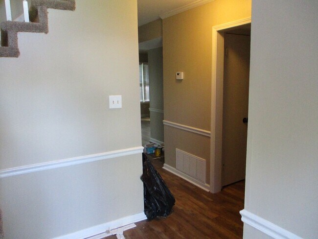 Building Photo - Updated townhome in West Augusta