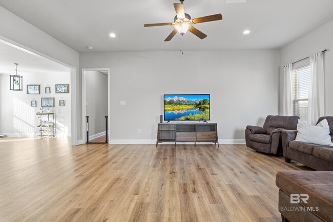 Building Photo - 1049 Stella Rd