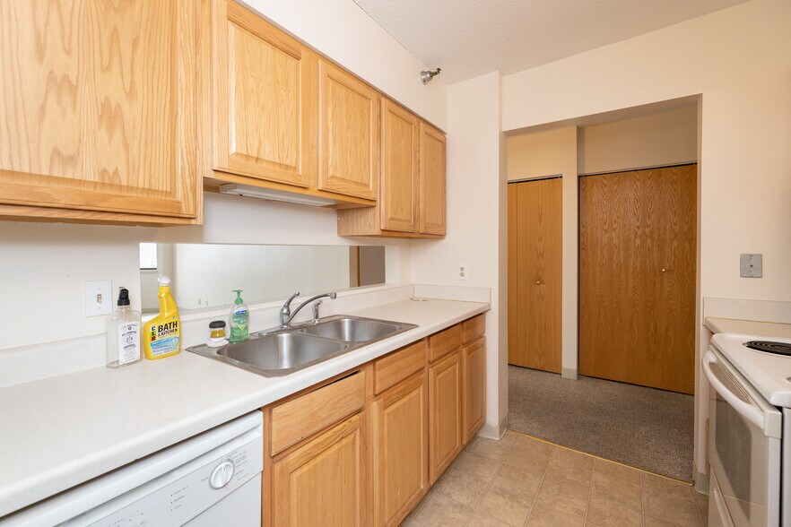 Building Photo - 291 7th St W