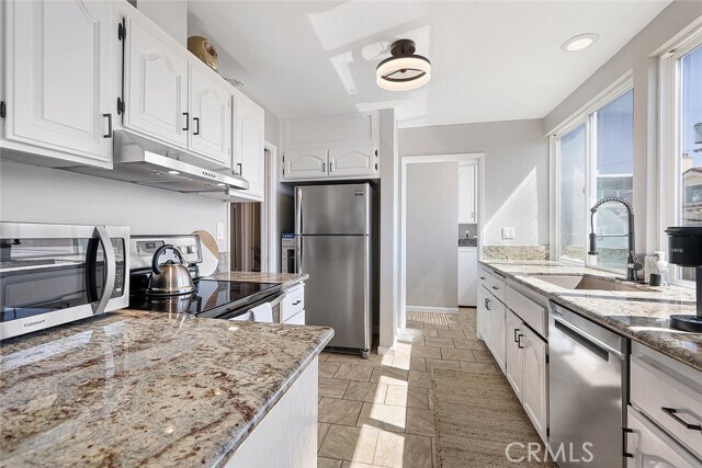 Building Photo - 800 Manhattan Ave