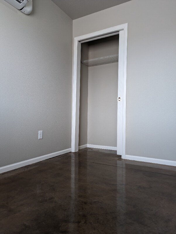 Building Photo - 651 S Union St