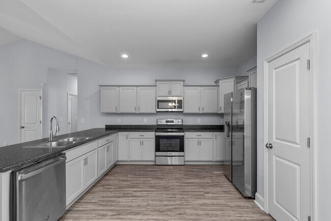 Building Photo - 3 bedroom 2 bathroom with a bonus room