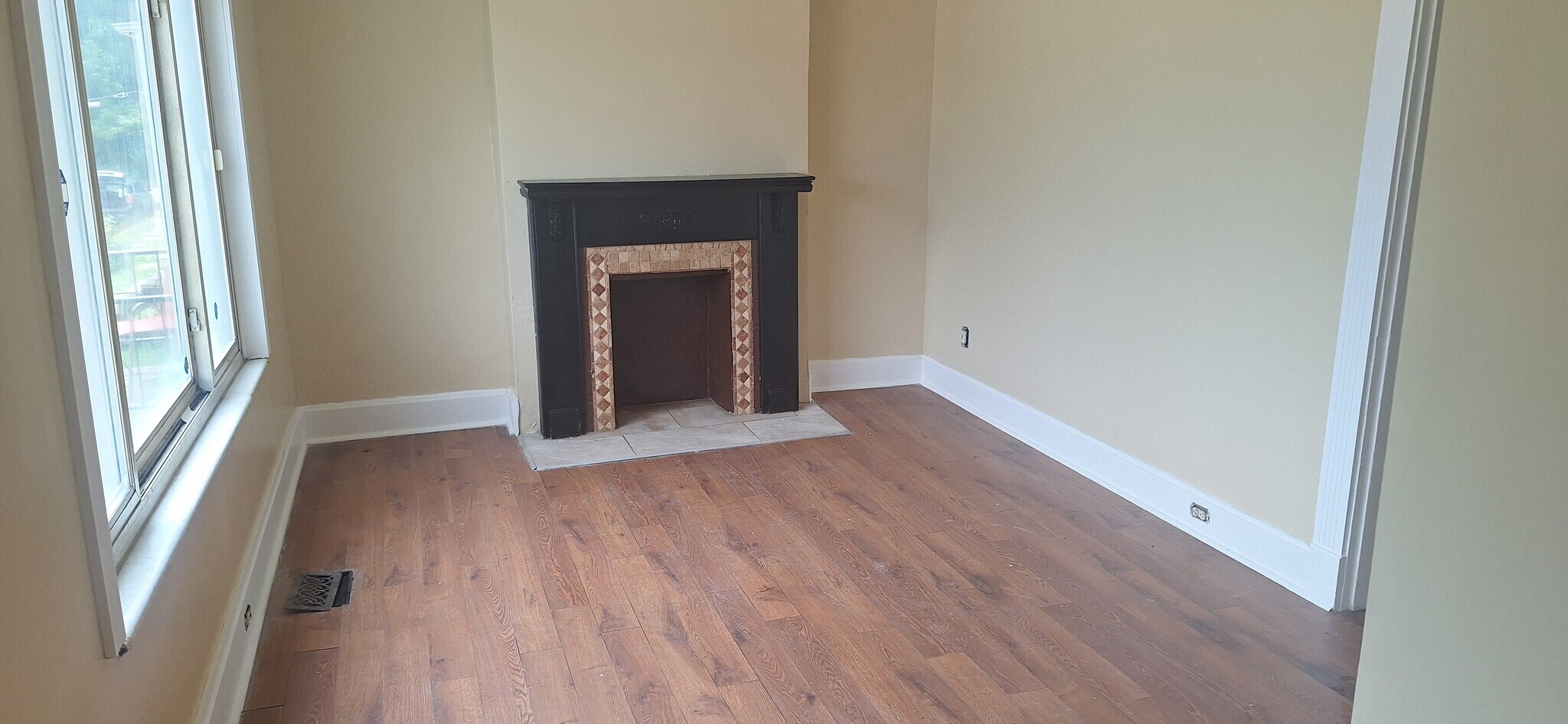 Building Photo - 4718 Lexington Ave