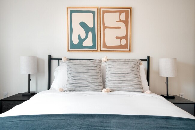 Building Photo - 10410 NE 2nd St