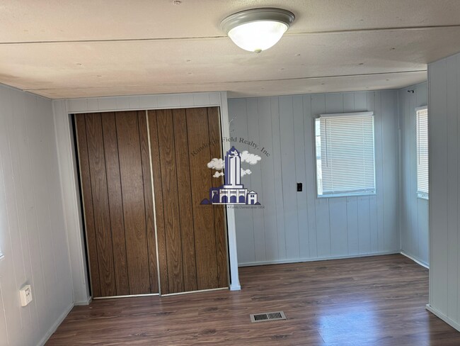 Building Photo - Welcome home to 8509 Northmont!