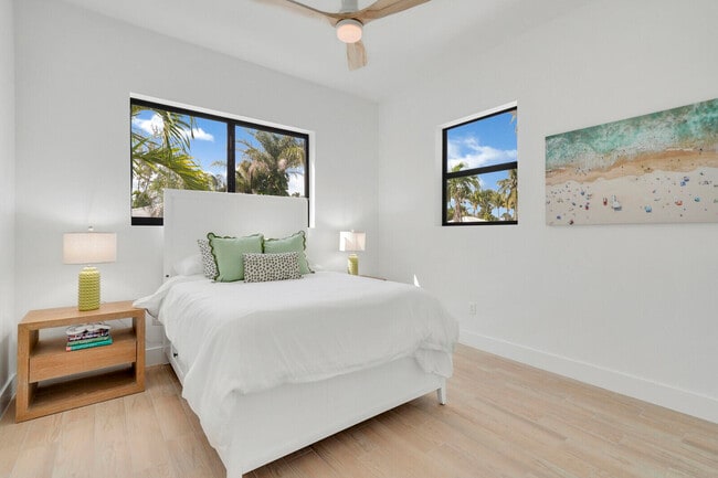 Building Photo - 1248 N Harbor Dr