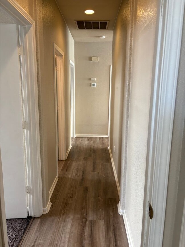 Building Photo - Beautiful 3bed/2bathroom Home in West Sac