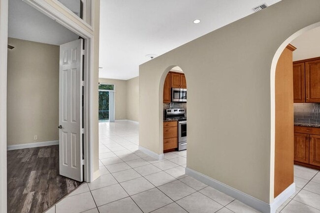 Building Photo - 16658 La Mesa Dr