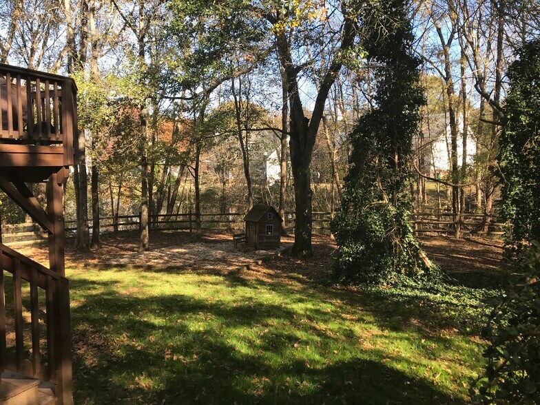 Building Photo - 10301 Rougemont Ln