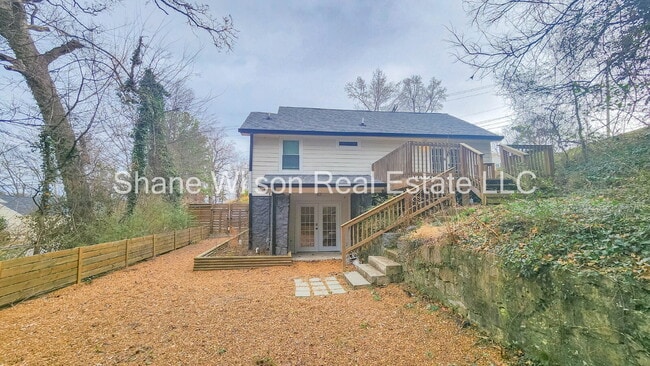 Building Photo - Beautiful 3 bed/ 2 bath home!! Newly remodeled with all updated appliances. Fenced in back yard!!