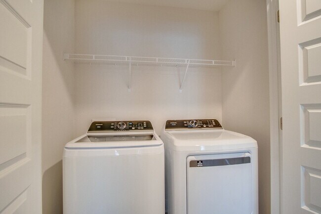 Building Photo - Brand New! Stylish 3BR/2.5BA Townhome with Modern Finishes, Quartz Kitchen, Garage, and Easy Acce...