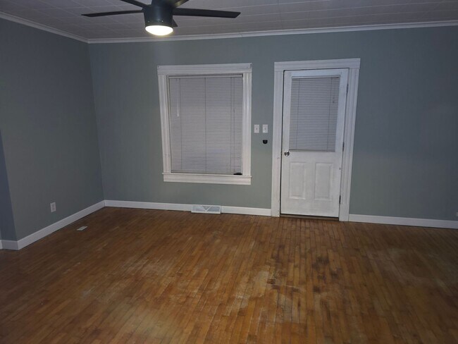 Building Photo - 406 N Bridge St