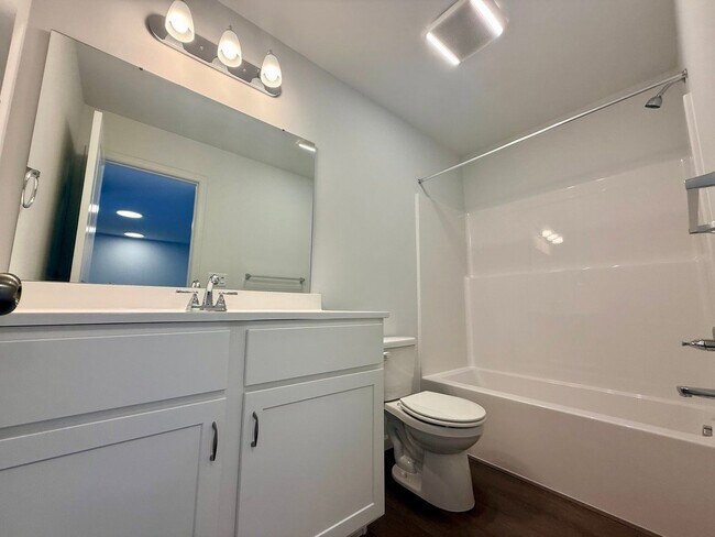 Building Photo - 45 N Conifer Dr