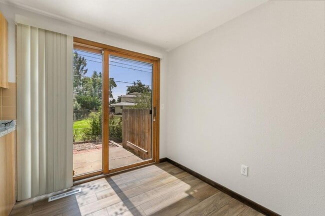 Building Photo - 420 Mulberry Dr