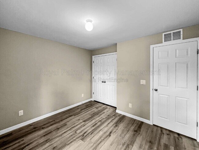 Building Photo - 580 Genoa Ave S