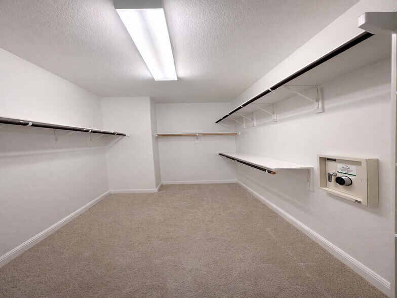 Building Photo - 2406 Trocadero Ln