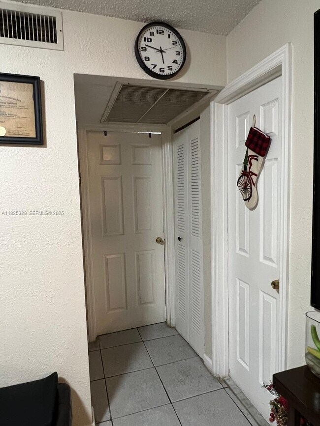 Building Photo - 2735 W 66th St