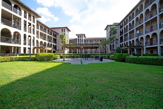 Building Photo - 6150 Gulfport Blvd S