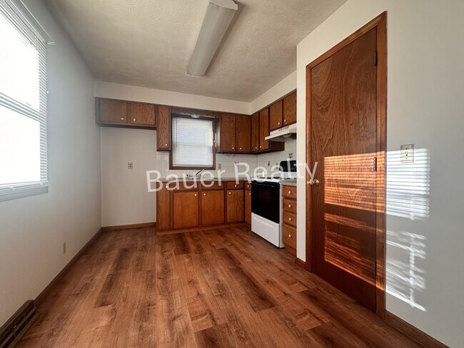 Building Photo - dk840