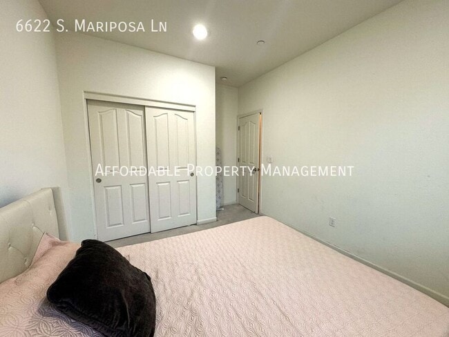 Building Photo - 6622 S Mariposa Ln
