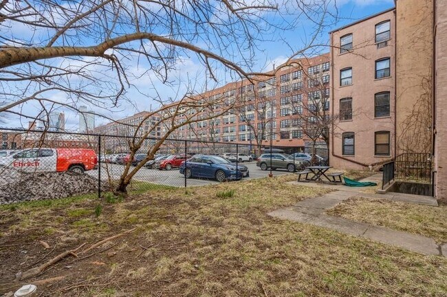 Building Photo - 263 10th St