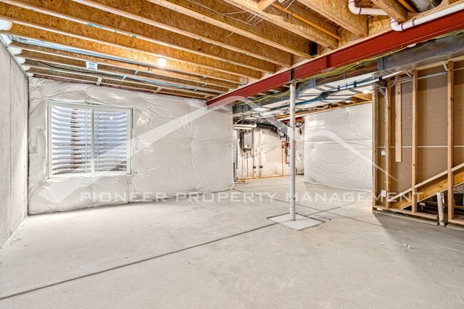 Building Photo - Beautiful Home with 2 Car Garage and Central A/C