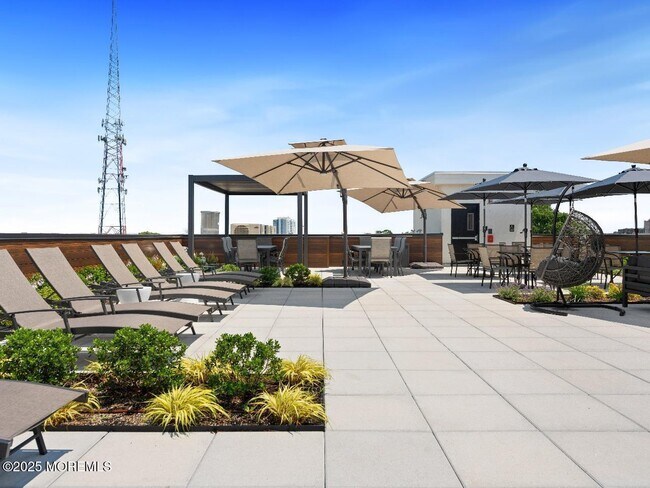 Building Photo - 27 3rd Ave