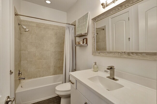 Building Photo - 100 NW 69th Cir