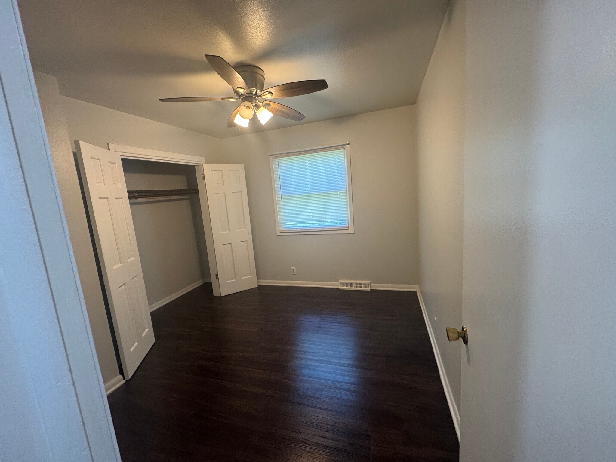 BR 3 - 7211 W Brentwood Ave