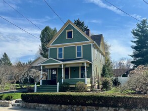 Building Photo - 8 Alden Pl