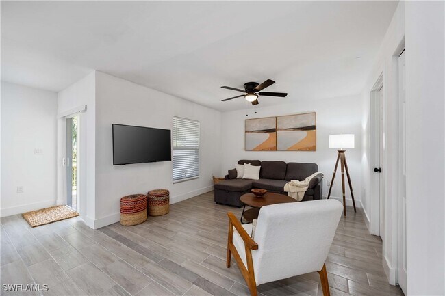 Building Photo - 3860 Outer Dr